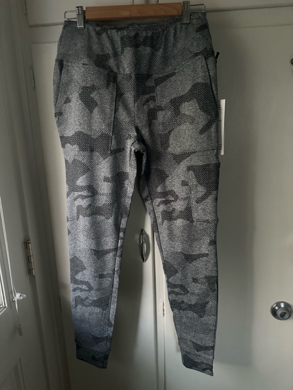 NWT Mondetta Gray Patterned Knit Leggings